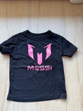 Kids Messi Black Short Sleeve Tee with Pink Logo